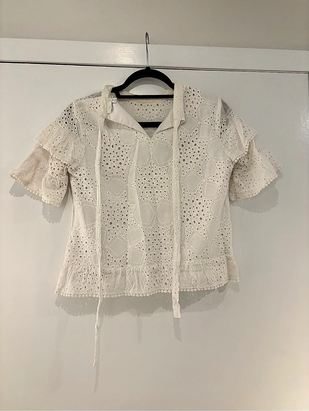 H&Medium Eyelet Blouse in White Size Medium
